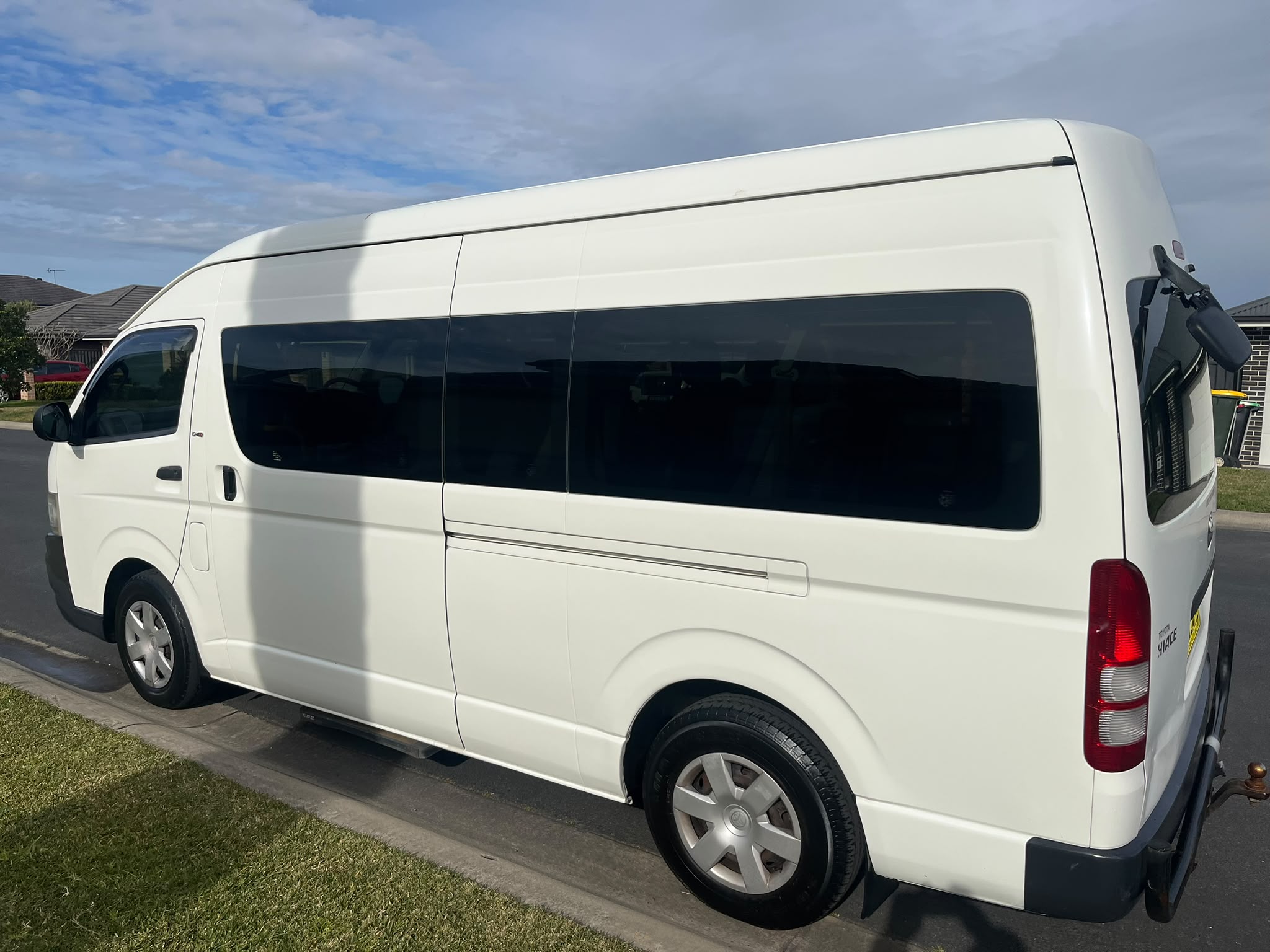 Toyota HiAce photo 10