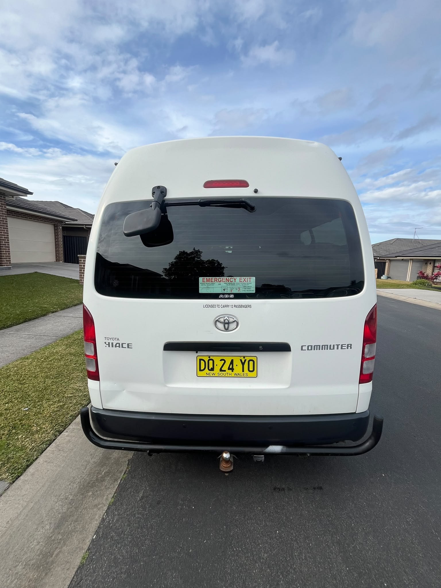 Toyota HiAce photo 11