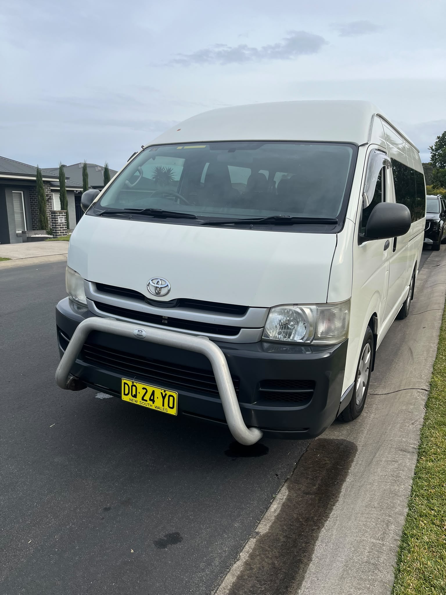 Toyota HiAce photo 4