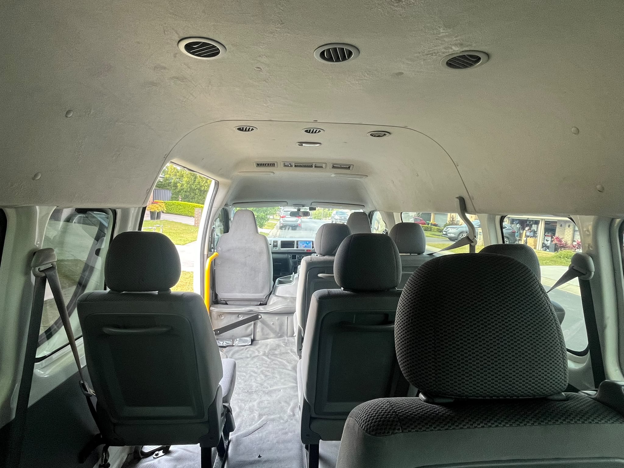 Toyota HiAce photo 8